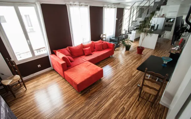 Private room in central Paris