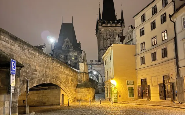 Chambre privée confortable dans le centre de Prague, près du pont...