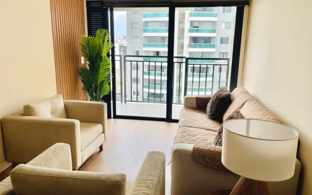 Departamento con buena vista a unos pasos del malecón - Miraflores