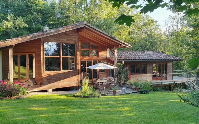 Unabhängiges Ferienhaus aus Holz und Stroh, 15 Minuten von Toulouse...