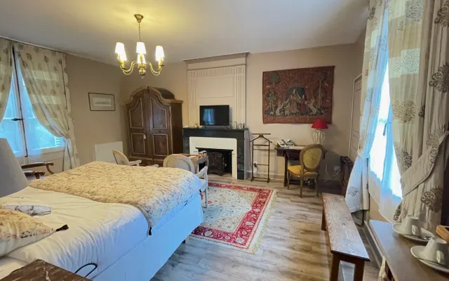 Chinon, Loire Valley, Bed and Breakfast - Claude