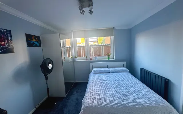 Quarto encantador em apartamento com jardim em Stratford