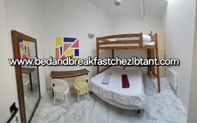 private quadruple room WITHOUT WINDOW shared bathroom