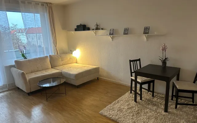 Bellissimo appartamento luminoso a Neukölln. Con balcone