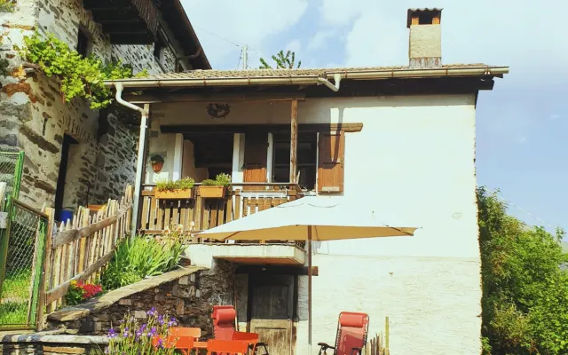 Casa Piccola, Case di zali Mondo montano dietro il Lago Maggiore
