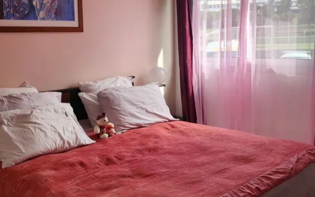 Beautiful apartment in sought-after residence near town center and...