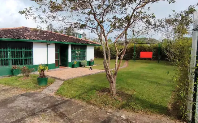 Acolhedora Cabaña Santa Rita ideal para casais ou família e amigos.