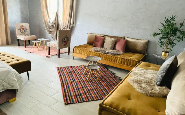 Casa com piscina tranquila em Amizmiz