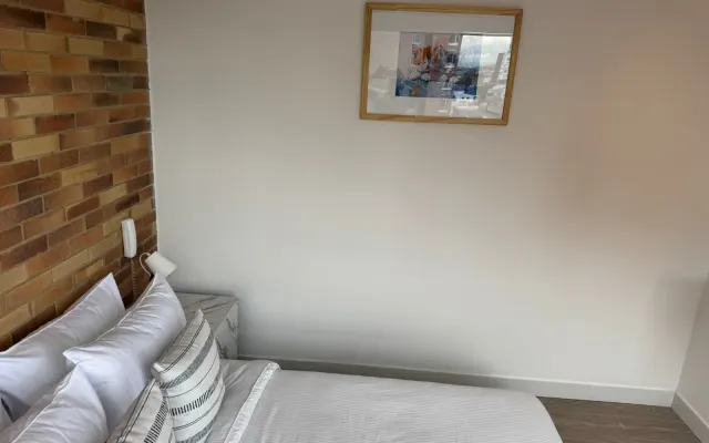 81 Schön beleuchtetes Loft, mit 24-Stunden-Supermärkten in der Nähe...