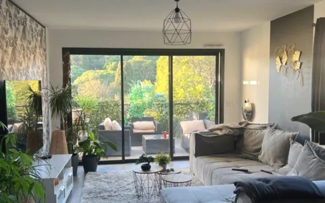 Rent room in large apartment with view of nature