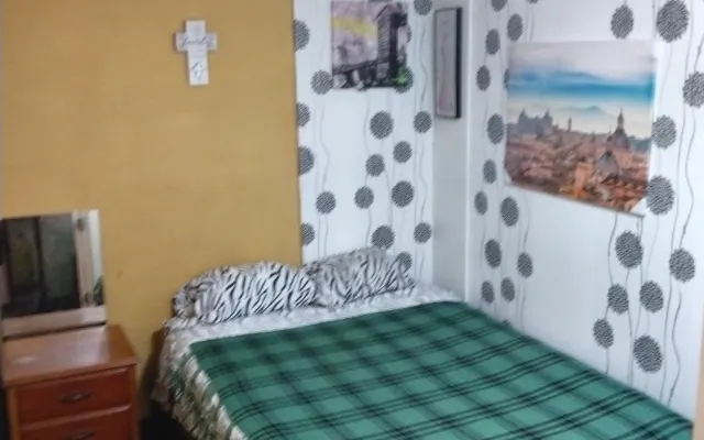 Cuarto semi amoblado wi-fi ubicado en zona comercial y turística