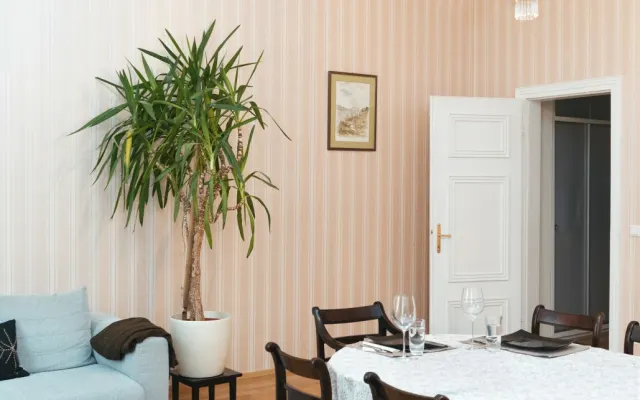 Klassizismus Juwel- Liechtensteinviertel- Misterb&b Original