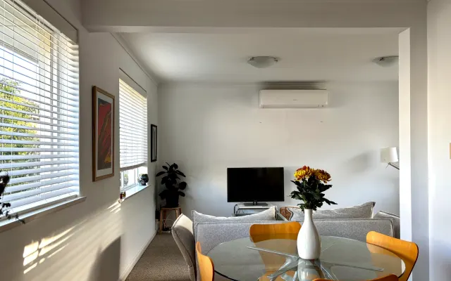 Sonnendurchflutete Wohnung in der Nähe des Flusses Yarra