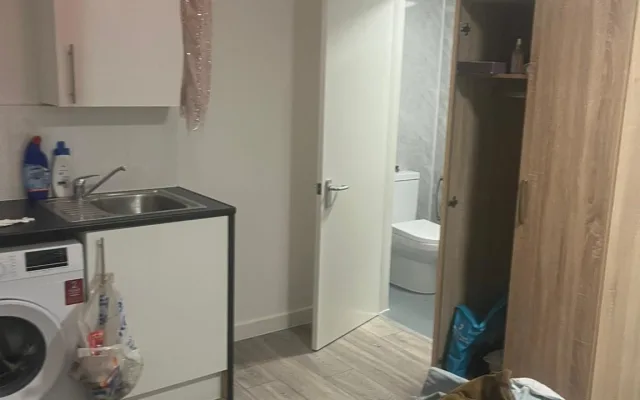 La casa está muy cerca de la estación