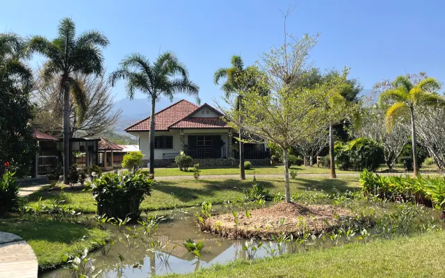 Maison de jardin avec vue sur la montagne, jardin luxuriant privé et...