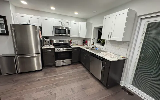 Newly Renovated in Stadium District
