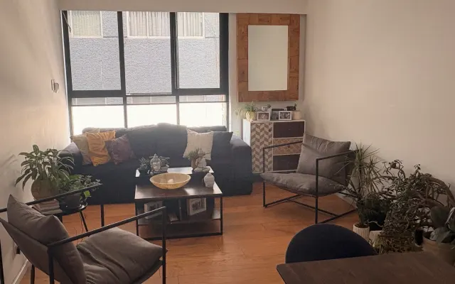 Beautiful room with independent bathroom. Well located.