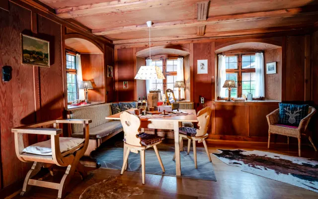 Hoglhaus - Un gioiello di tradizione nel cuore di Mittenwald