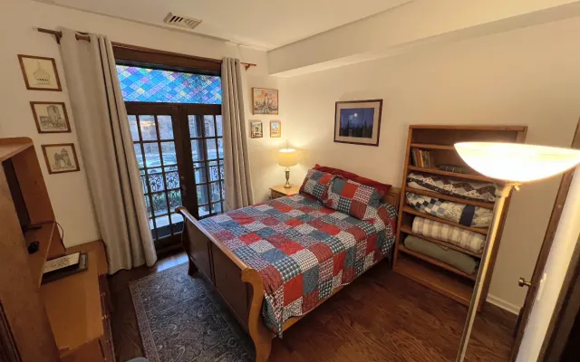 Chambre privée avec balcon et salle de bains au cœur de Hartford