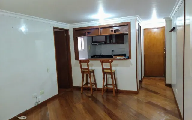 Apartamento vacío muy bien situado