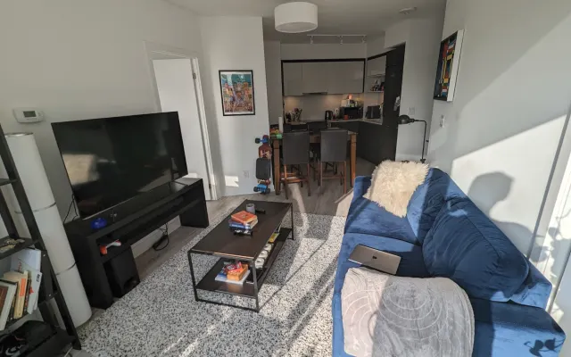 Cozy Cabbagetown apartment in Toronto