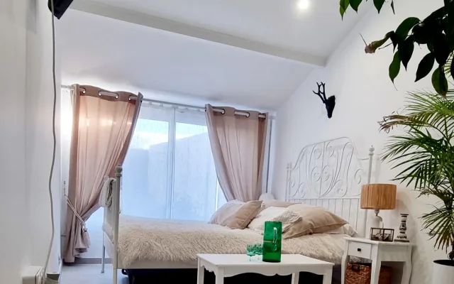 Independent bed and breakfast. - copy 01