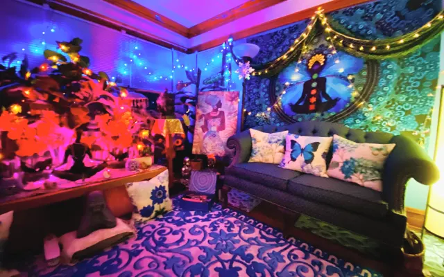 420 Friendly - Rm#4 "Blue Dream Suite” Free Parking