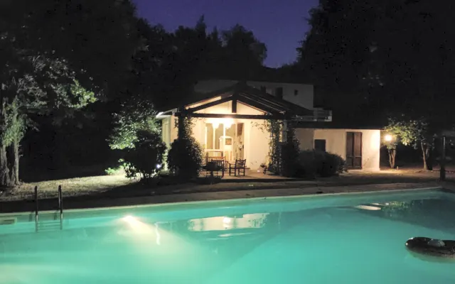 Moradia com piscina privada.