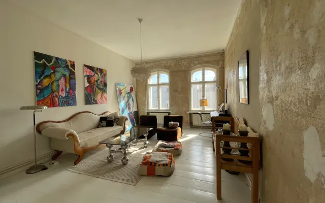 Geräumiges Privatzimmer in gemütlicher, zentraler Wohnung