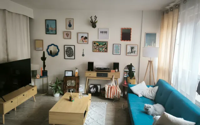 quarto num apartamento T1 bis no centro da cidade