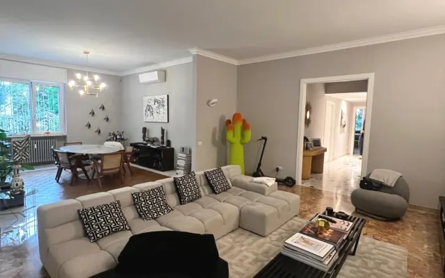 private room in a spacious 2 bedroom apartment. private shower room