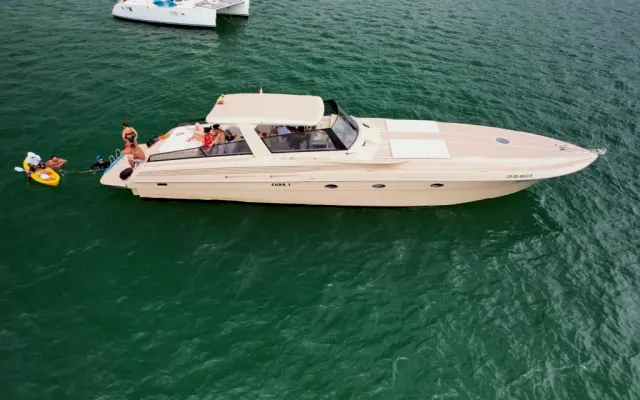 Découvrez le luxe des Caraïbes à bord du Wedge 1 60p Yacht d'une élégan