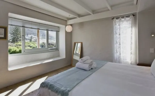 Woodbine House with sea views