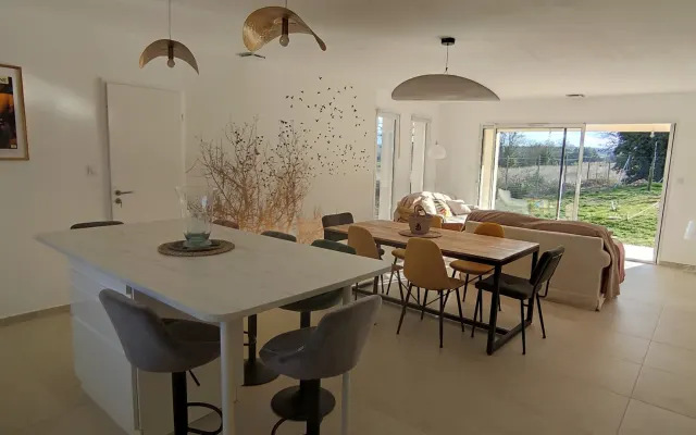 BELLA CASA CON PISCINA TRA UZES E AVIGNONE.