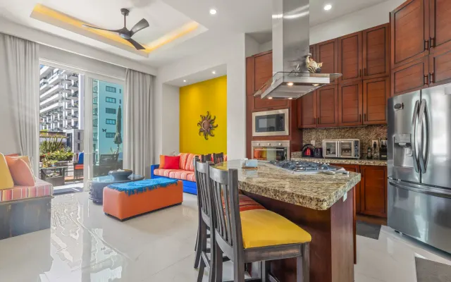 PUERTO VALLARTAS V399 PH4 ATEMBERAUBENDE 2 BDRM 2.5 BATH IN ZONA...