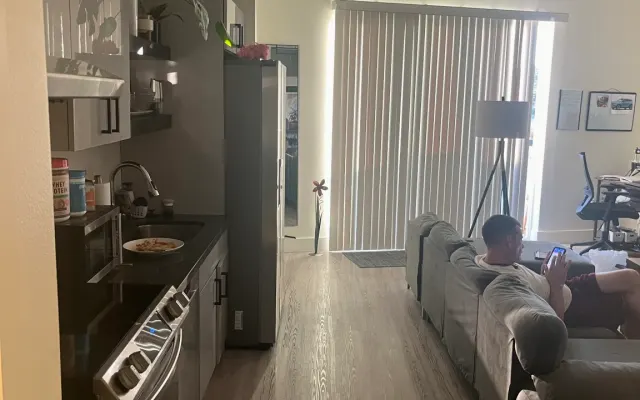  Schöne zwei Schlafzimmer, zwei Badezimmer brandneue Wohnung.