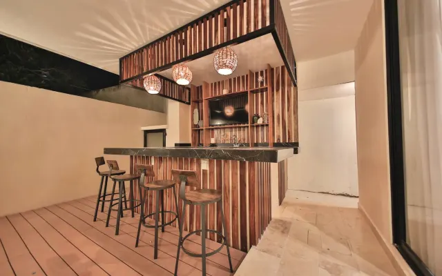 Luxurious 2 bedroom/3 psos Penthouse w/private pool in La Veleta