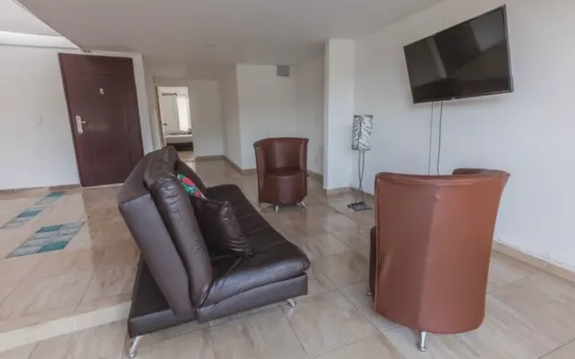 Schöne Wohnung ist sicher und friedliche Nachbarschaft.