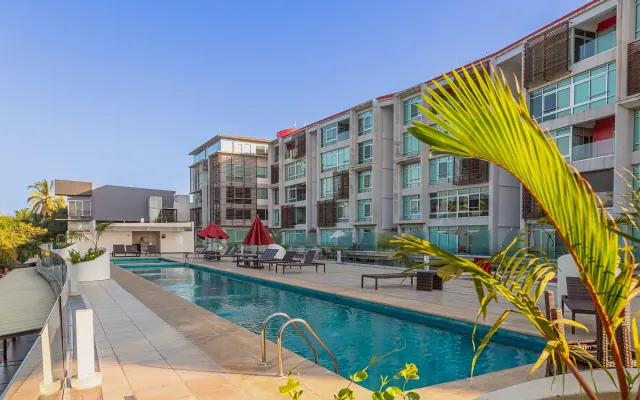 Amazing 2 Bedroom Condo Walking Distance to the Beach