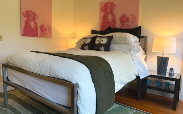 Stilvolles Privatzimmer & Bad | Helles Craftsman Home