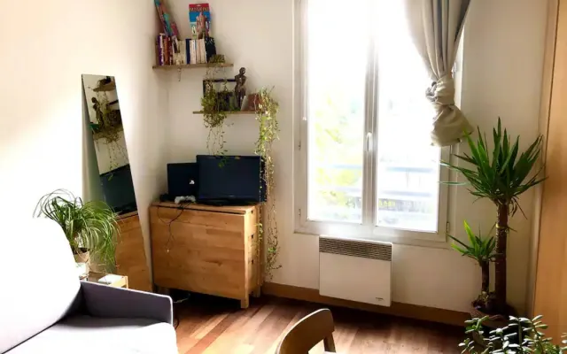 Sunny, quiet apartment