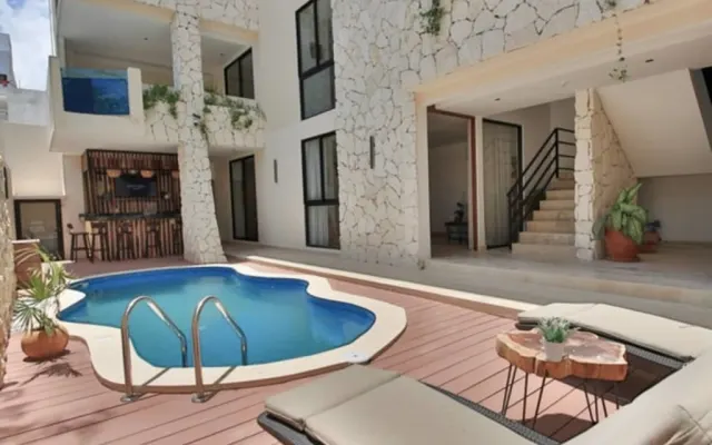 Beautiful 2psos/3bdrm Penthouse with private pool in La Veleta