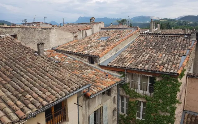 Single room in pretty, quiet townhouse