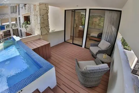 1 bedroom apartment with private pool