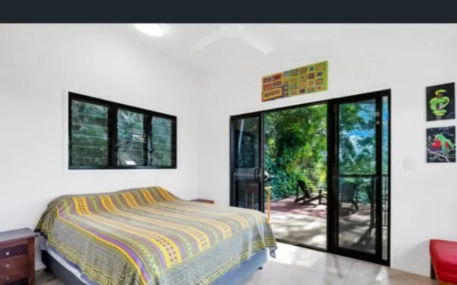 A beautiful ocean view self contained flat for rent