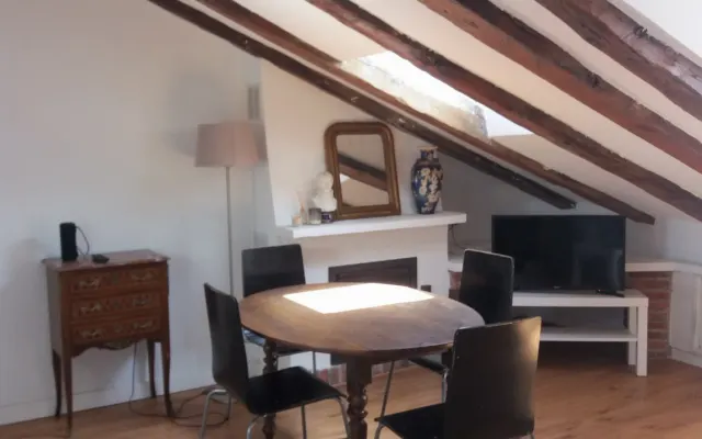 Renovated top floor apartment, 10 minutes from Plaza Mayor