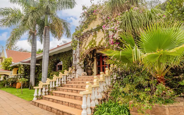 Casta Diva, a luxurious 4-star Boutique Hotel.