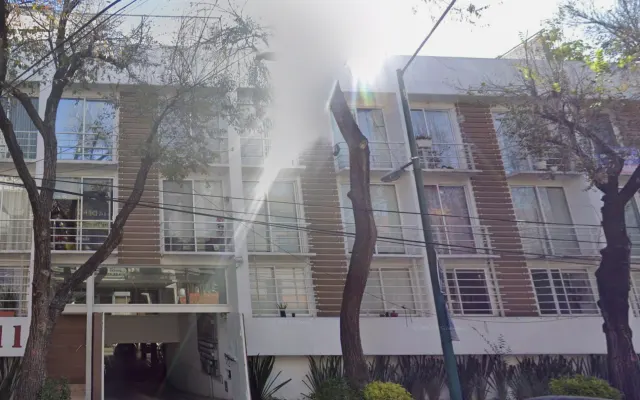 Recámara y Baño Privado en Edificio moderno en colonia Portales.