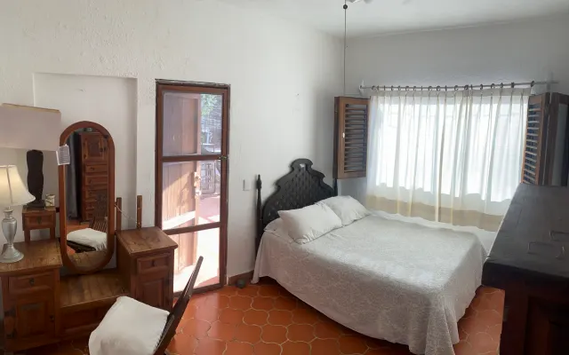 Camera privata e bagno condiviso e aree comuni