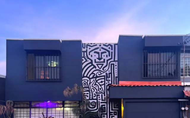Moderna casa urbana a San José - La Sabana